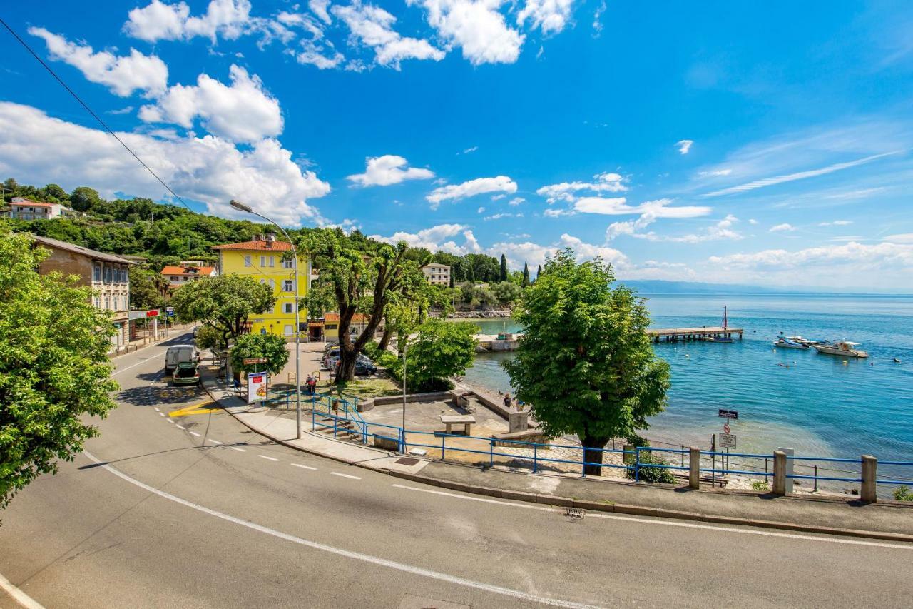 Seafront Apartment Voyo Ika Εξωτερικό φωτογραφία