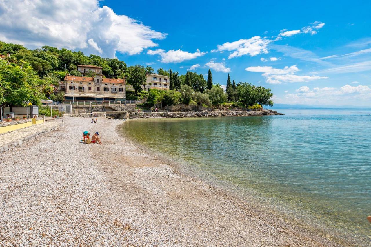 Seafront Apartment Voyo Ika Εξωτερικό φωτογραφία